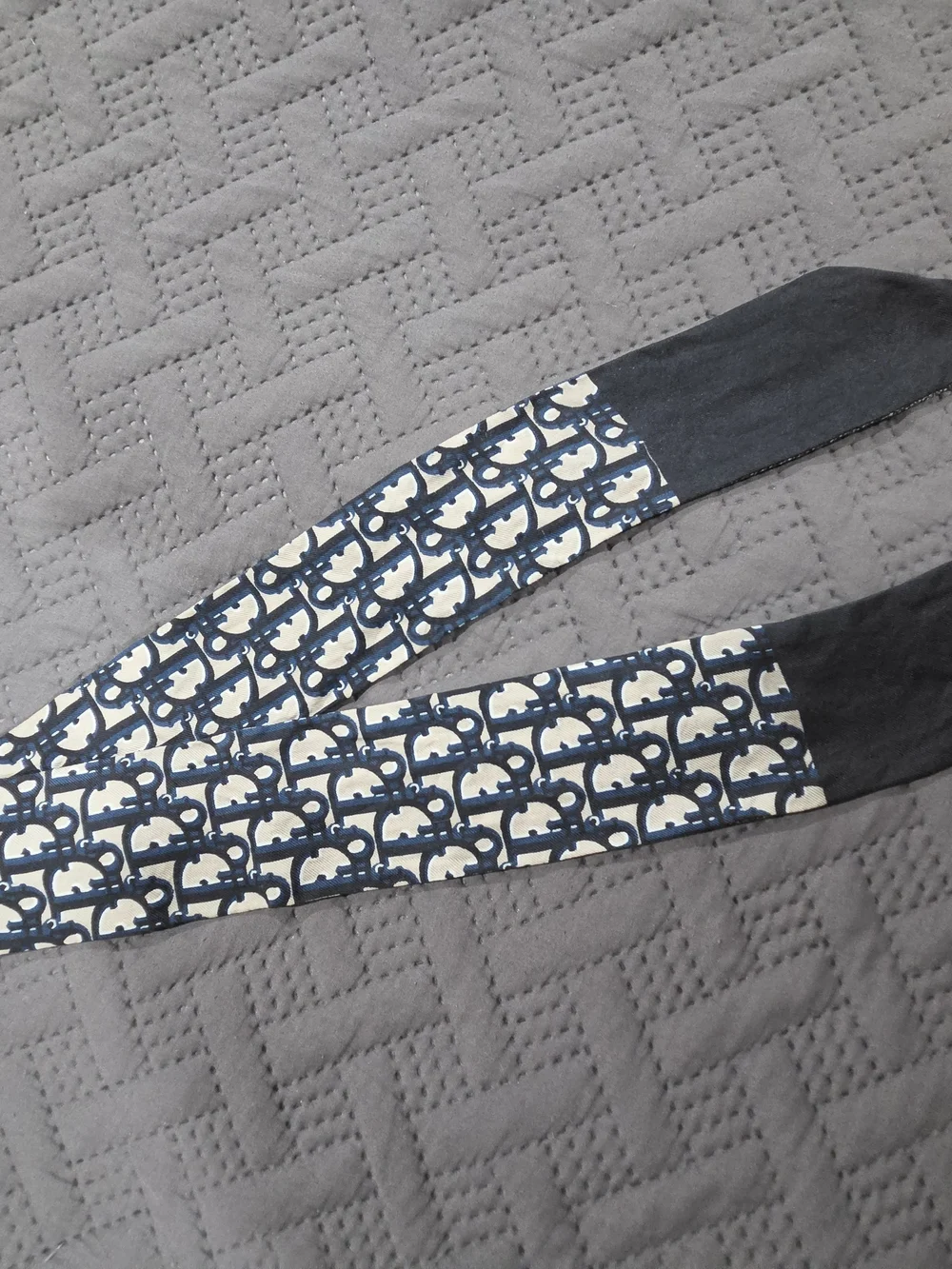 Christian Dior Navy & Ivory Patterned Women's Neck Scarf
